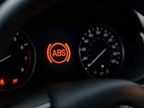 Đèn ABS báo lỗi, ô tô có thể bị trượt đăng kiểm