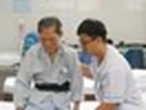 Bệnh nhân chờ 1,5 giờ, sổ khám nằm trong hộc bàn: Sở Y tế TPHCM yêu cầu chấn chỉnh