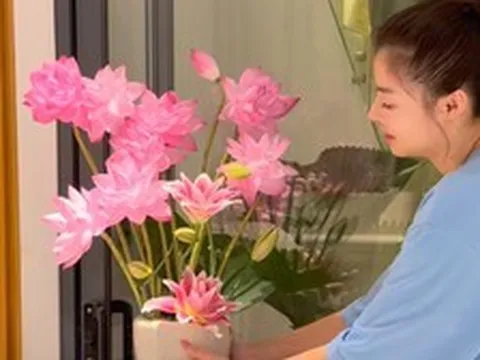 Bình hoa tự cắm tại nhà của Lona Kiều Loan