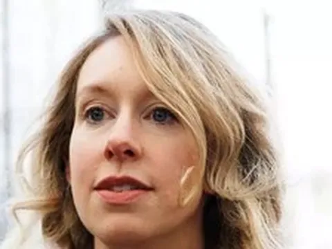 Sự ám ảnh dai dẳng của Elizabeth Holmes