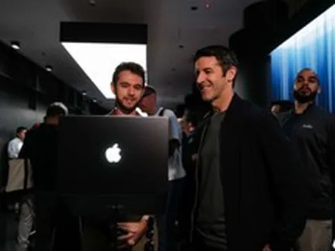 CEO Apple giải thích vì sao MacBook Pro có màn hình cảm ứng dù Steve Jobs từng phản đối