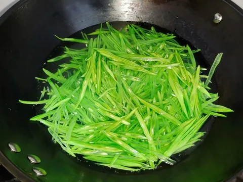 Loại rau được chuyên gia Mỹ "khen hết lời", hóa ra ở Việt Nam ra chợ là thấy