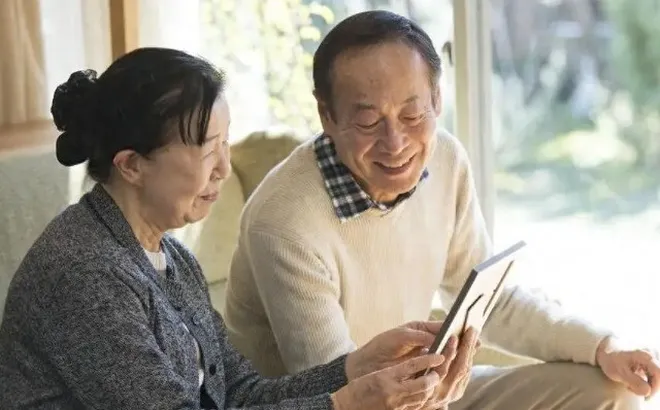 Nghỉ hưu 5 năm vẫn bị con cái "hành" xin tiền, nhờ chăm cháu, ông lão đưa ra quyết định thay đổi số phận vợ chồng già