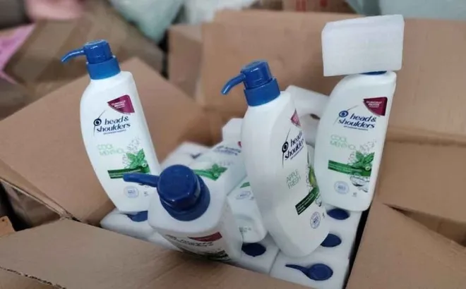 Đột kích một nhà kho, phát hiện hơn 223.000 chai dầu gội đầu, kem đánh răng giả trị giá 52 tỷ đồng