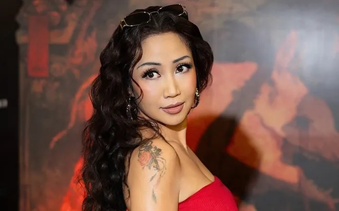 Nữ NSƯT nhuộm da, pha tiếng để đóng cặp với mỹ nam kém 14 tuổi