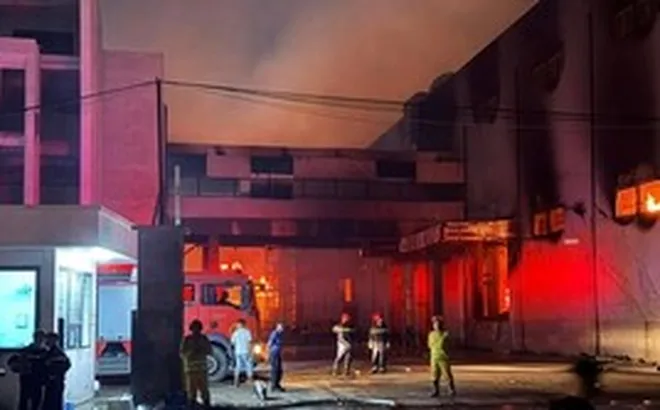 Xuyên đêm dập lửa trong công ty sản xuất giấy tại Hưng Yên