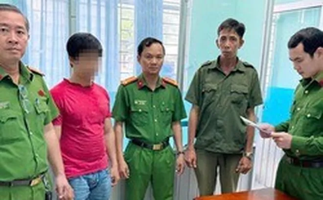 Phá đường dây sản xuất hơn 27.000 chai dầu gió giả, bắt tạm giam 2 người