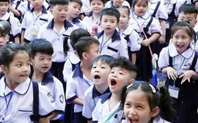 Lạm thu đầu năm học: Ai chịu trách nhiệm xử lý?